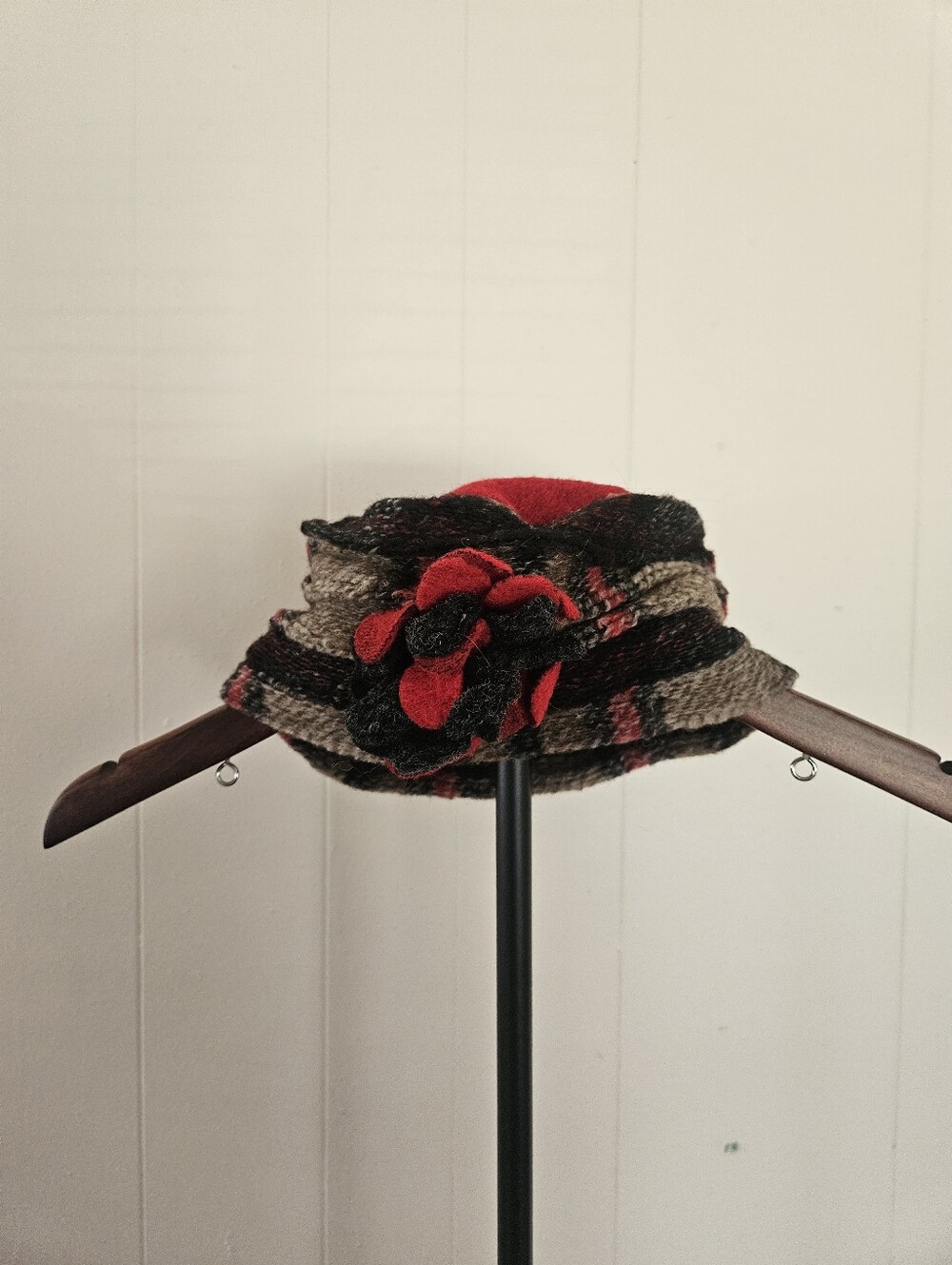 NWT Lafenice  Red and Brown Floral Accent Cloche Hat